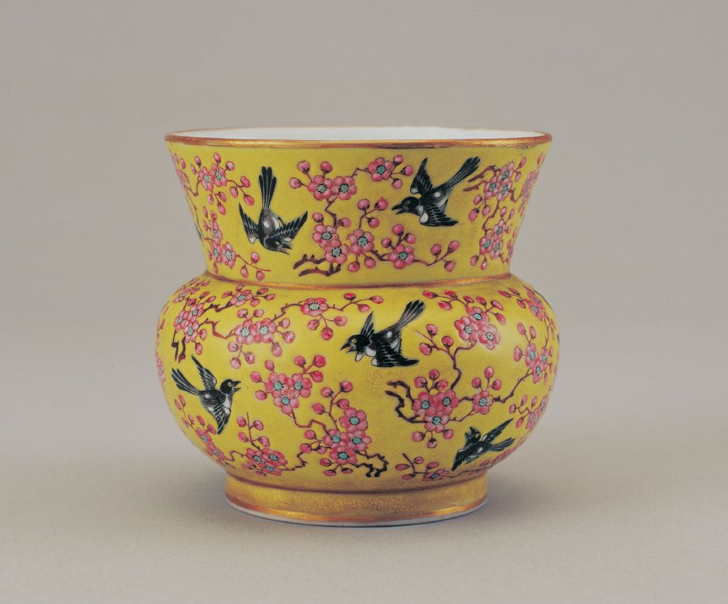 图片[1]-Yellow ground pink plum magpie pattern stiff bucket-China Archive